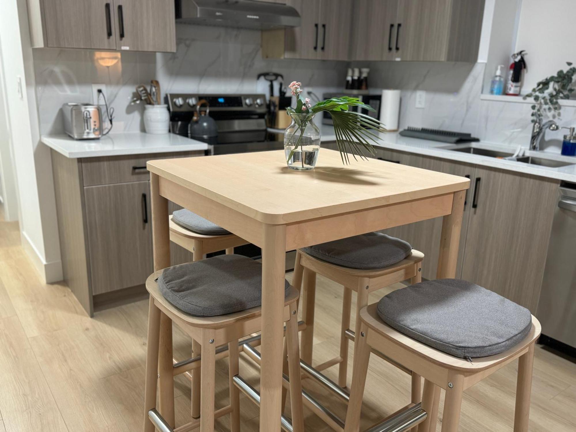 The Sunset Haven- Cozy 2Br Basement Suite Near White Rock Суррей Экстерьер фото