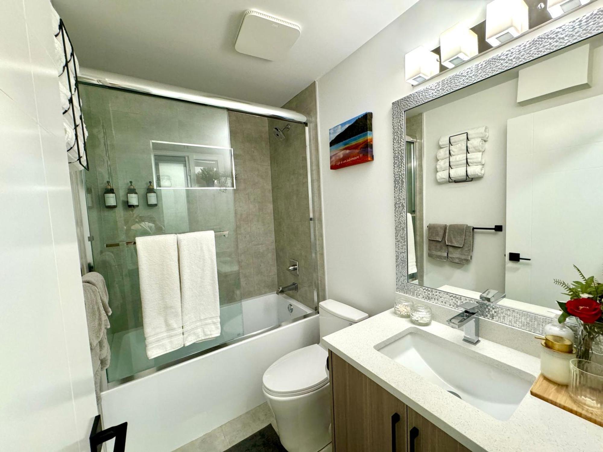The Sunset Haven- Cozy 2Br Basement Suite Near White Rock Суррей Экстерьер фото